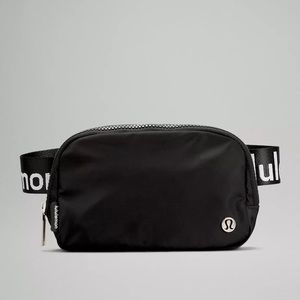 Lululemon Everywhere Belt Bag 1L - Black/White